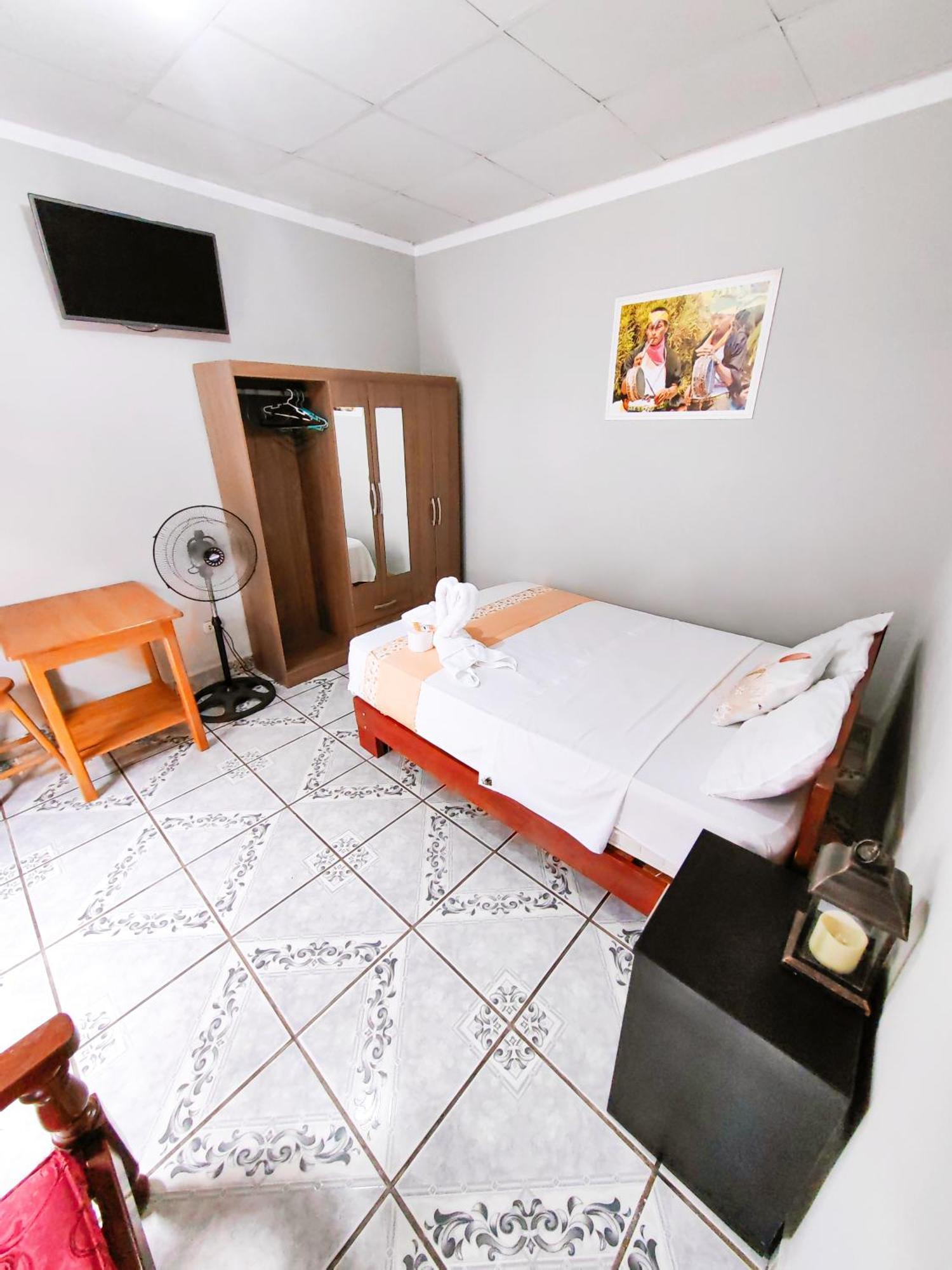 Tengana Hospedaje Y Tours Тарапото Экстерьер фото